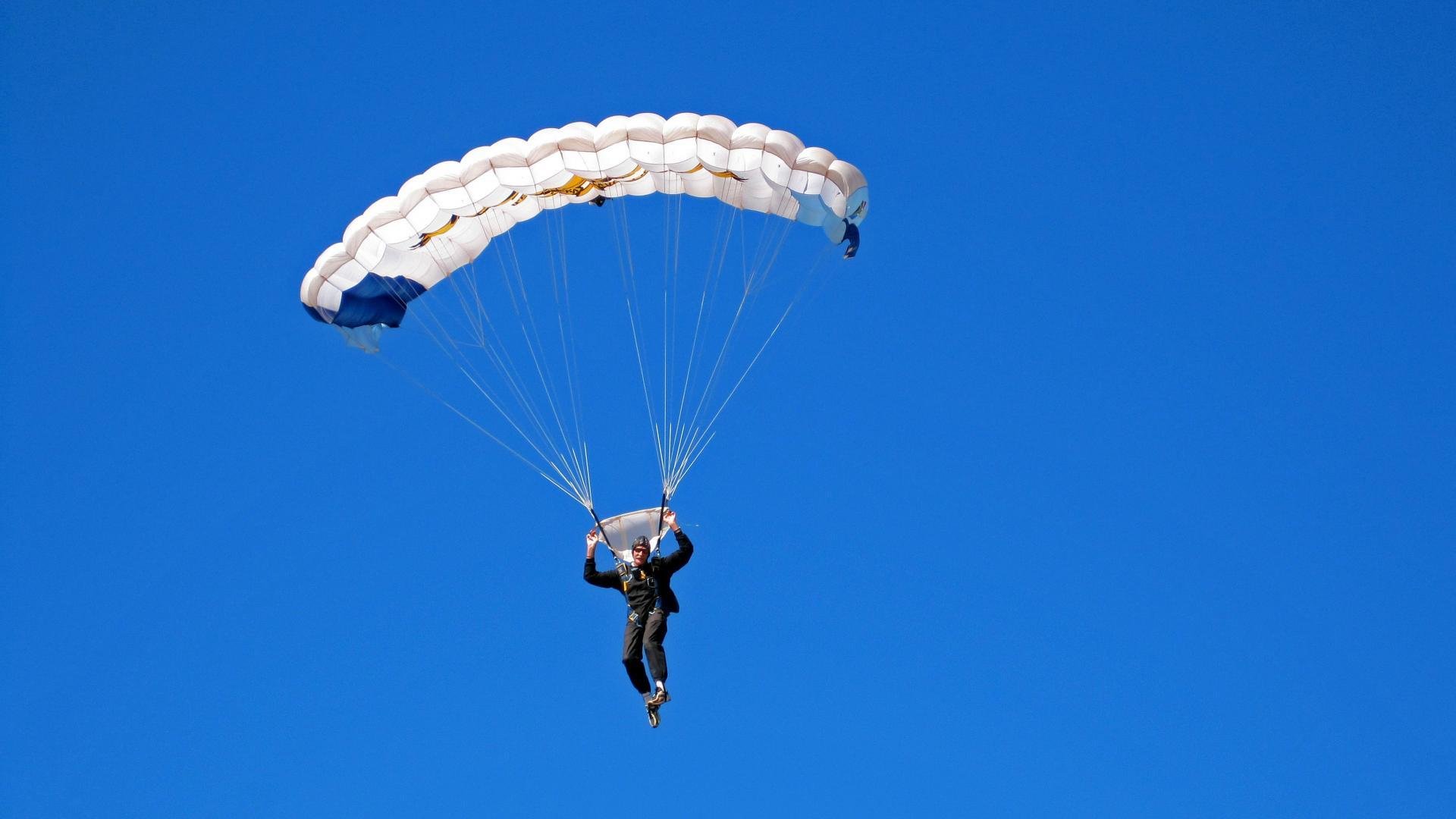 季后赛里，蒂伊场均贡献“30+”得分，被评为“攻防两端核心”！