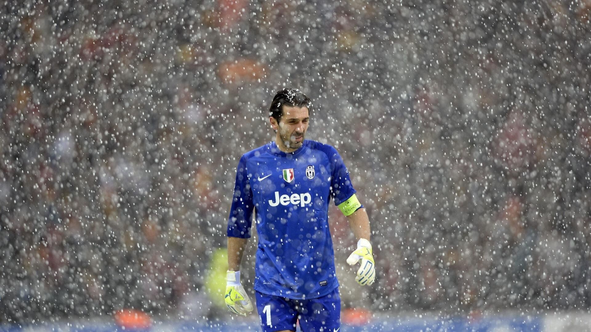 意大利柔道选手在女子比赛中获得银牌，柔道里约奥运会