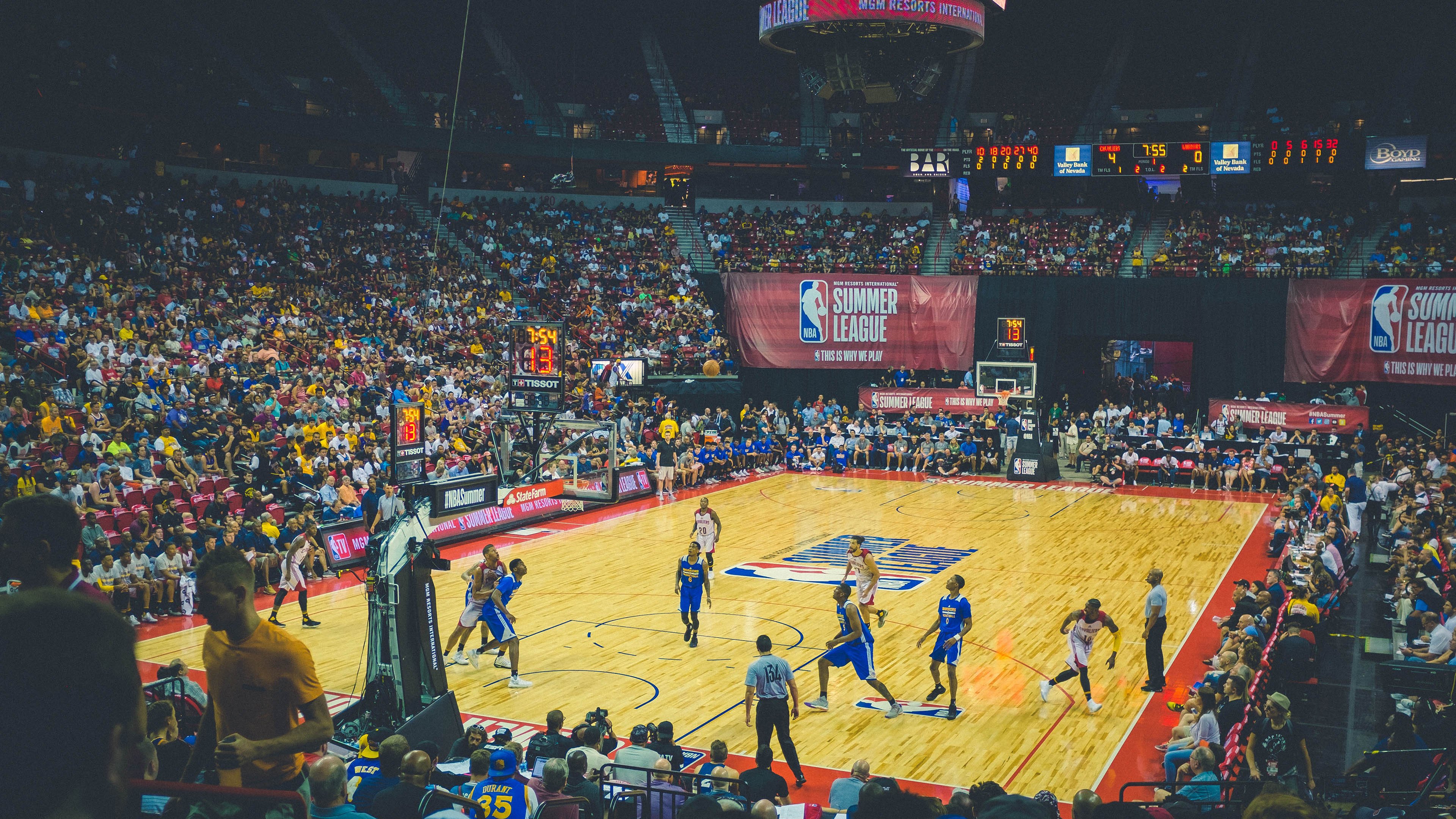 线上足球热潮：虚拟联赛吸引大量年轻粉丝，虚拟足球赛事是真的假的